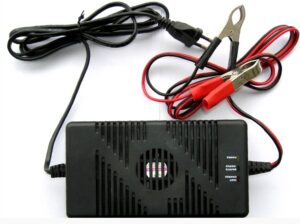 Nabíjačka k elektromotoru RHINO VX - 12V/10Ah – Obrázok 1