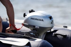 LODNÝ MOTOR HONDA BF 2,3 SCHU + olej zdarma – Obrázok 2