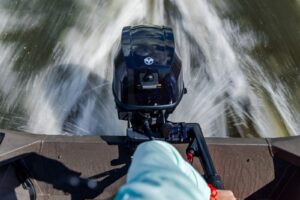 Tohatsu MFS 8C EPS závesný lodný motor – Obrázok 4