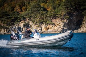 Gladiator Rib 470 AL nafukovací čln s hliníkovou podlahou a konzolou - sivý – Obrázok 3