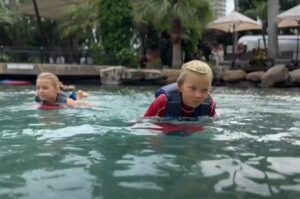 NAUTICA POOL SURFER - podvodný skúter pre deti – Obrázok 5