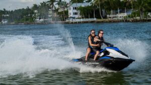 YAMAHA JetBlaster 2026 vodný skúter, čierny – Obrázok 8