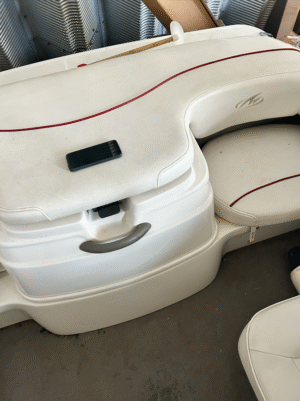 Motorový čln Monterey 180 FS (2005) s prívesom – Obrázok 11