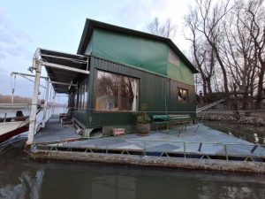 HOUSEBOAT NA PREDAJ – jedinečné bývanie priamo na vode v Komárne – Obrázok 32