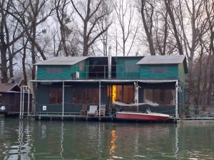 HOUSEBOAT NA PREDAJ – jedinečné bývanie priamo na vode v Komárne – Obrázok 21