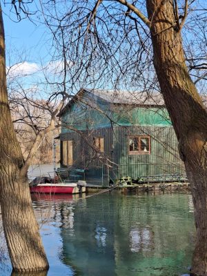 HOUSEBOAT NA PREDAJ – jedinečné bývanie priamo na vode v Komárne – Obrázok 33