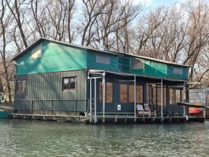 HOUSEBOAT NA PREDAJ – jedinečné bývanie priamo na vode v Komárne – Obrázok 28