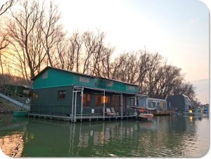 HOUSEBOAT NA PREDAJ – jedinečné bývanie priamo na vode v Komárne – Obrázok 27
