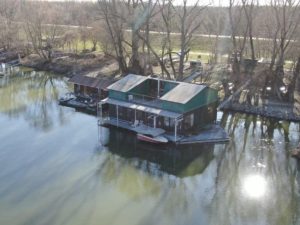 HOUSEBOAT NA PREDAJ – jedinečné bývanie priamo na vode v Komárne – Obrázok 7