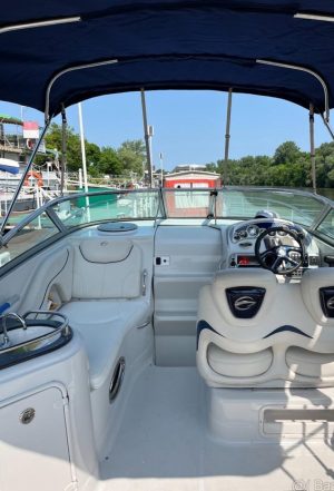 CROWNLINE 250 CR (2009) – Kajutová loď s bohatou výbavou a dieselovým motorom YANMAR 6LPA315 – Obrázok 6