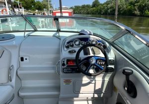 CROWNLINE 250 CR (2009) – Kajutová loď s bohatou výbavou a dieselovým motorom YANMAR 6LPA315 – Obrázok 7
