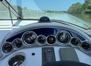 CROWNLINE 250 CR (2009) – Kajutová loď s bohatou výbavou a dieselovým motorom YANMAR 6LPA315 – Obrázok 8