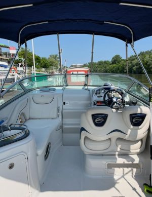 CROWNLINE 250 CR (2009) – Kajutová loď s bohatou výbavou a dieselovým motorom YANMAR 6LPA315 – Obrázok 9