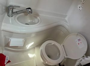 CROWNLINE 250 CR (2009) – Kajutová loď s bohatou výbavou a dieselovým motorom YANMAR 6LPA315 – Obrázok 10