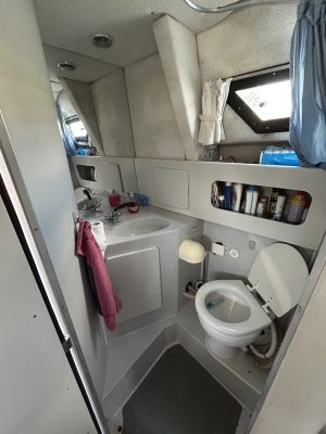 CRANCHI CRUISER 32 – komfortná kajutová motorová loď vo výbornom stave – Obrázok 19