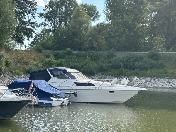 CRANCHI CRUISER 32 – komfortná kajutová motorová loď vo výbornom stave